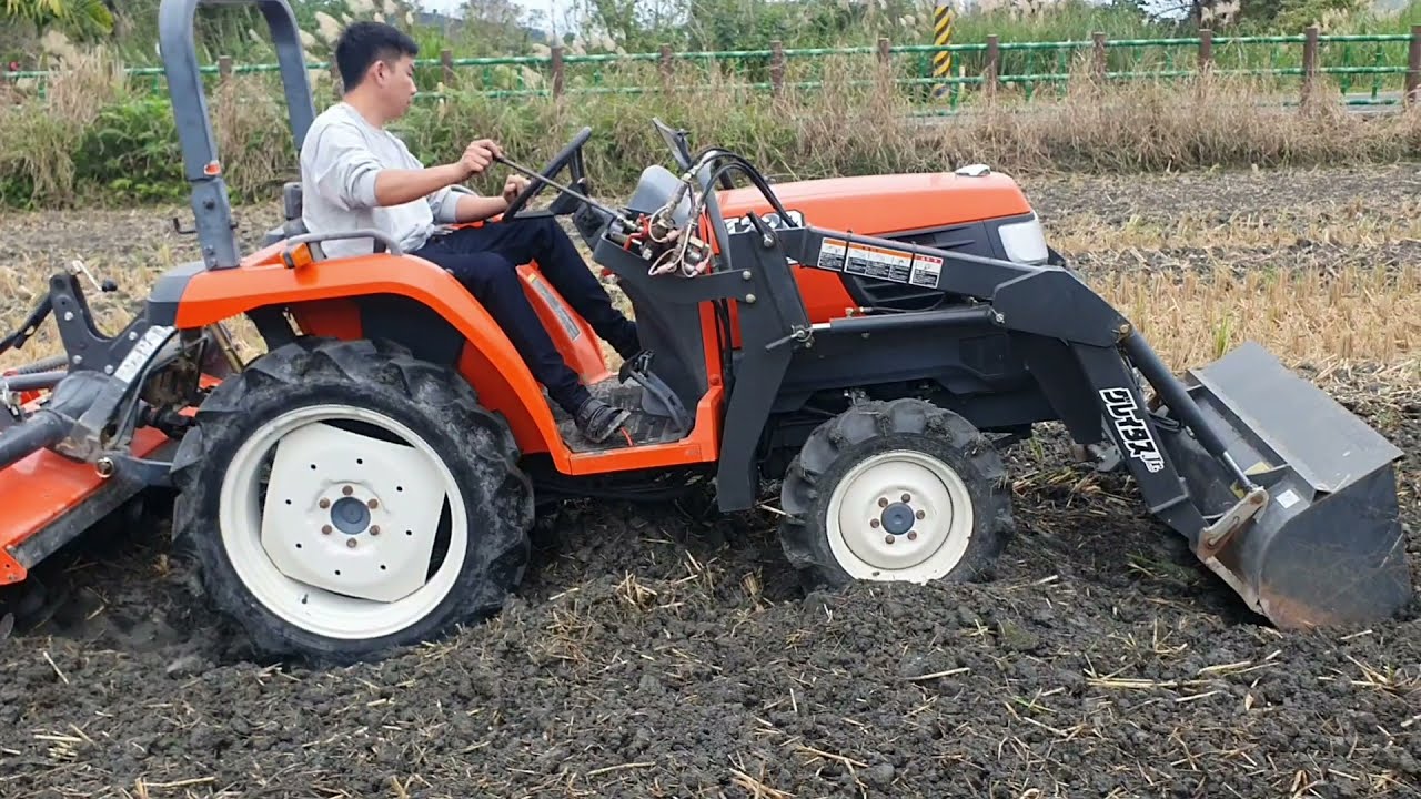 久保田t2 曳引機附掛鏟斗 耕耘機農機翻土機tractor トラクターรถแทรกเตอร Traktorट र क टर Traktor Yanmar野馬整地作業機a 10v Youtube