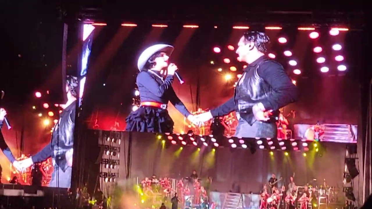 Angela Aguilar Y Christian Nodal Juntos  #kiaforum  #palcoratour 09/28/24