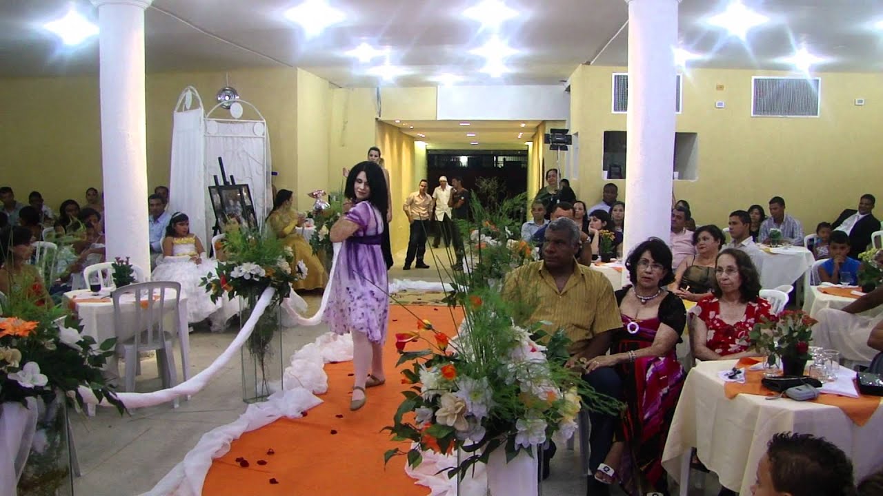 bailarina QUEREN PRADO entrada de casamentos com aliança.MP4