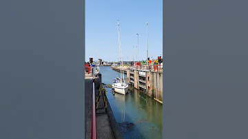 ??? Vlissingen Netherlands ???? Sluicebox @TravelwithHugoF  #boatlock #sluicebox #sluice #sluis