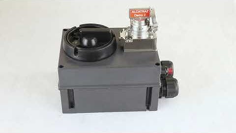 Single key bolt lock for machine guarding applications