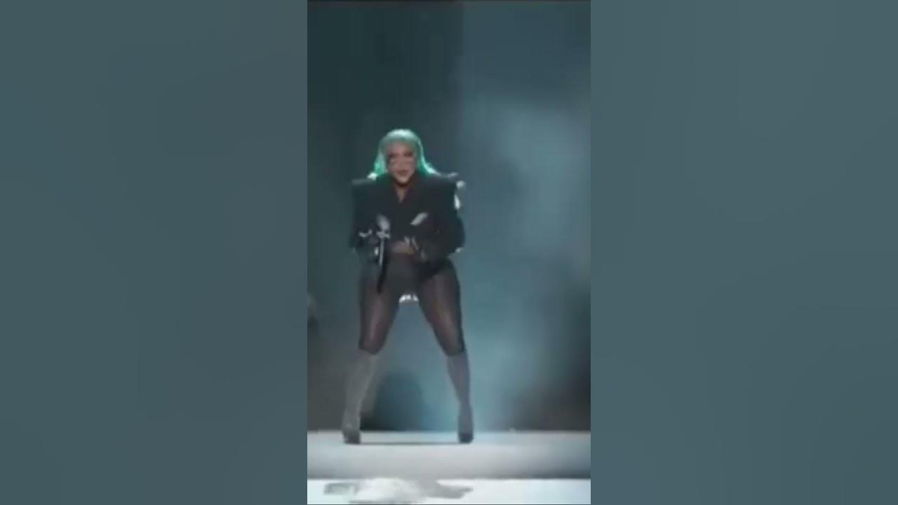 Lil' Kim signature move (Live) BET Awards 2022