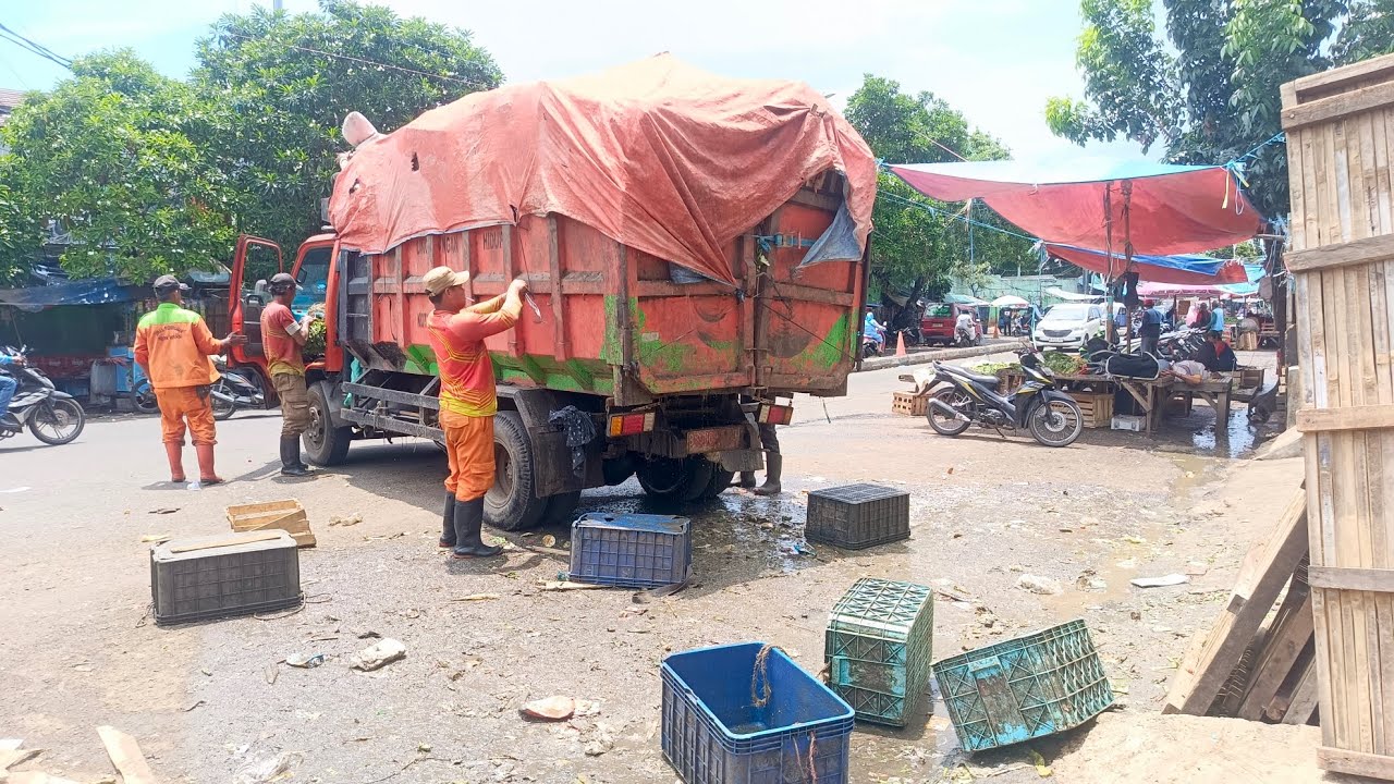 Proses Pengangkutan Sampah Pasar Baru Kota Bekasi