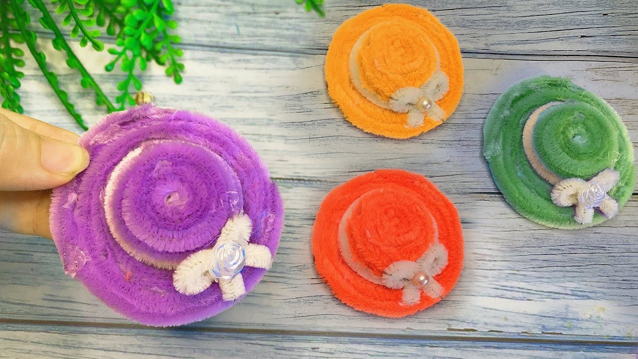 Easy Mini Hat Tutorial - Mini Hat Keychain Tutorial using pipe cleaner | DIY keychain