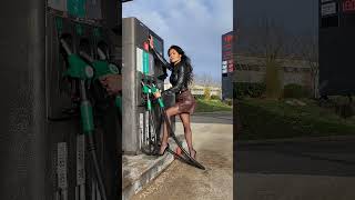 When The Gas Station Is Empty, There Are No People.