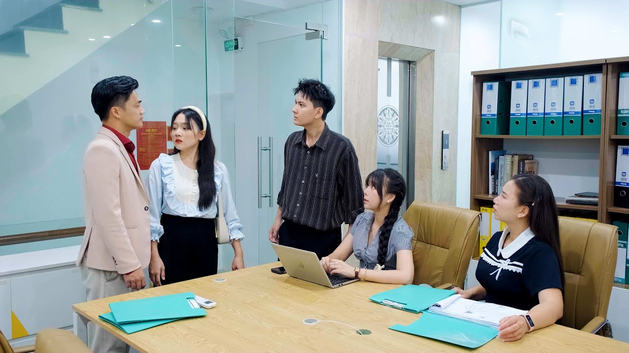 Vợ Chủ Tịch Giấu Chồng Xin Đi Làm Nhân Viên Ai Ngờ Bị Bạn Cũ Khinh Thường Và Cái Kết - Tập 1743