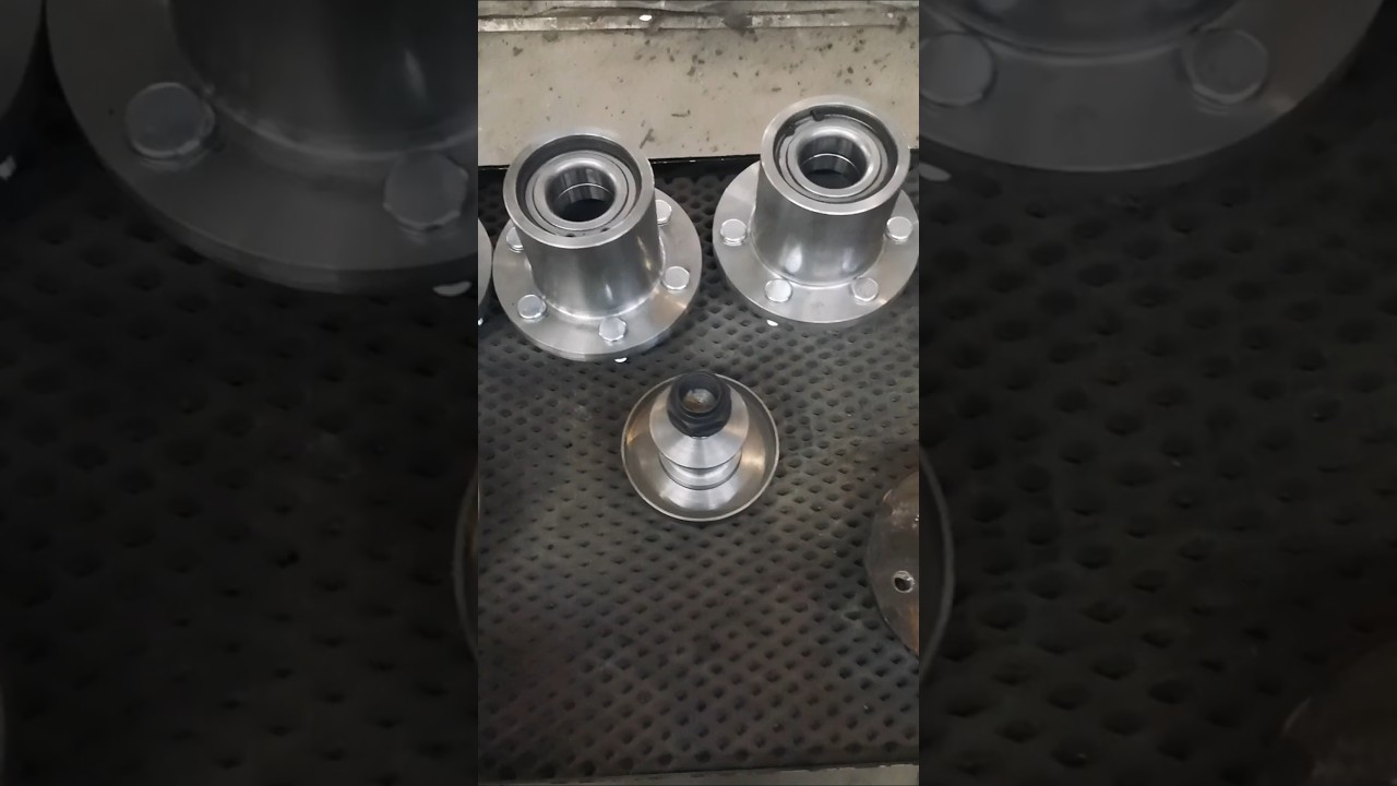 Большие и мощные ступицы на прицеп. 