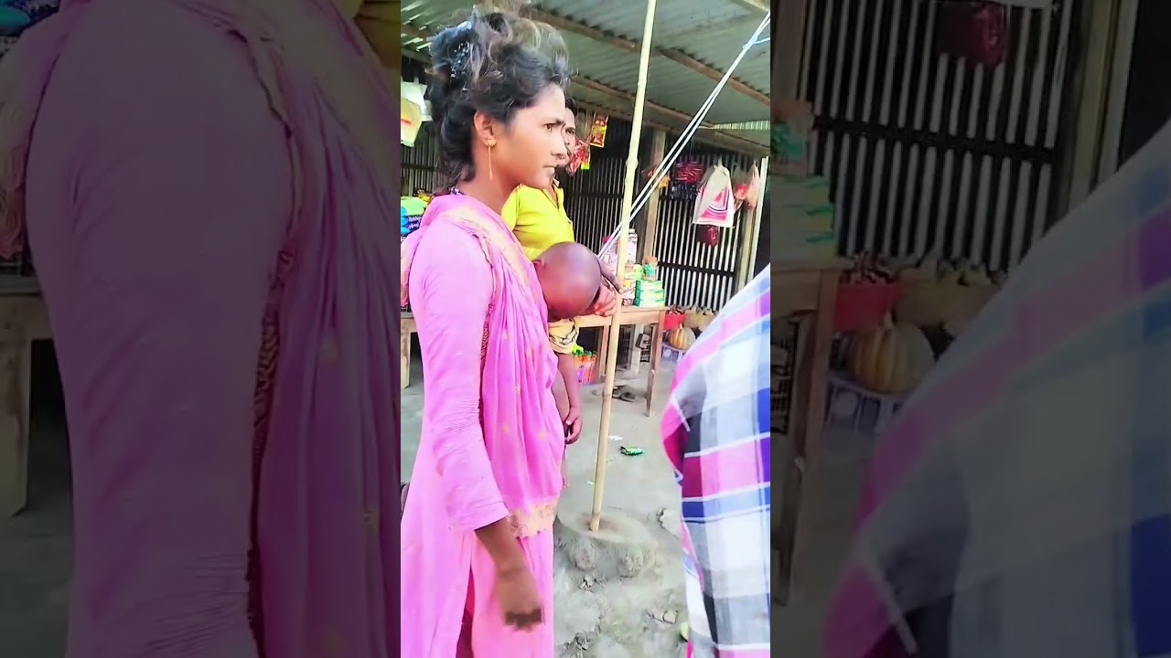 ভাইদারা চাল উঠাইছে বিক্রি করবে।