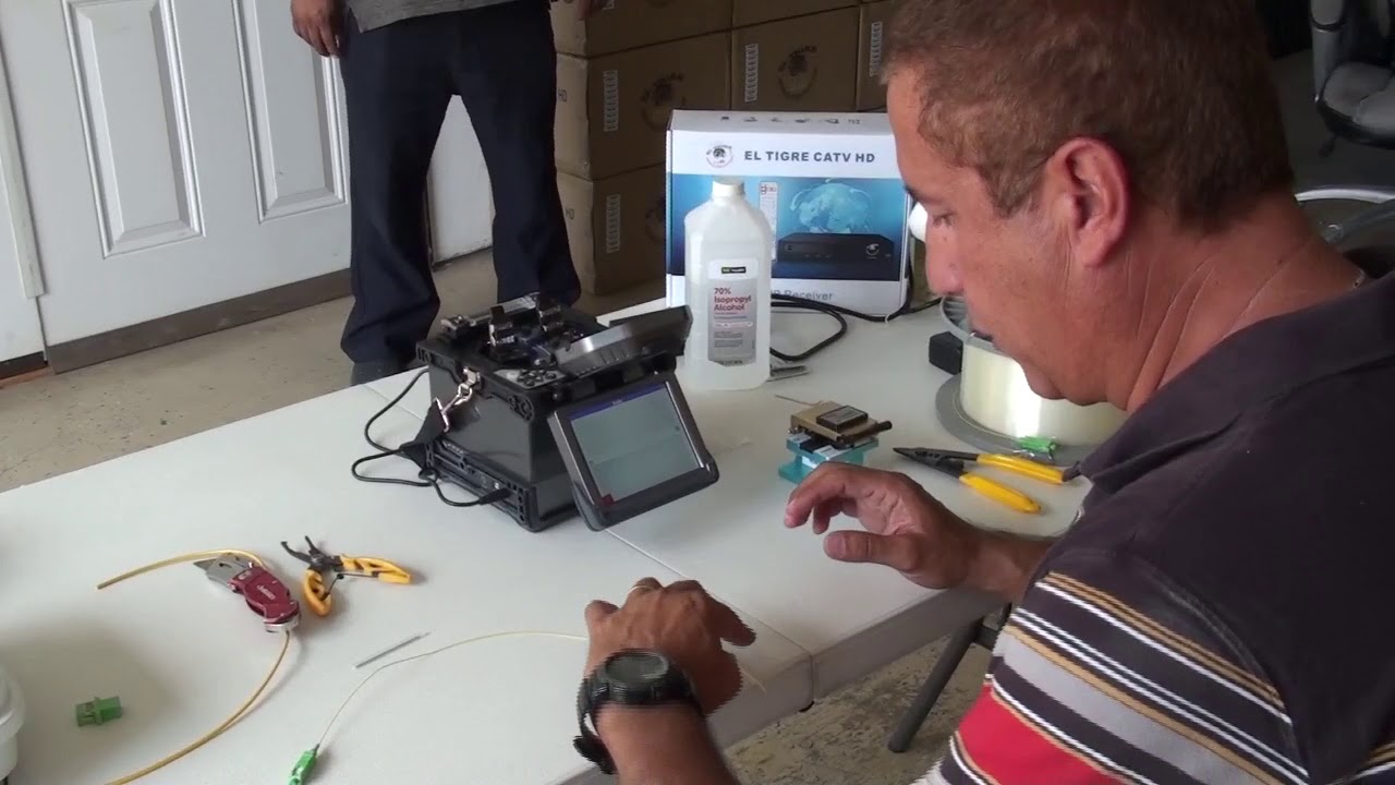Fusion de hilos de fibra optica. Fusion Splicer