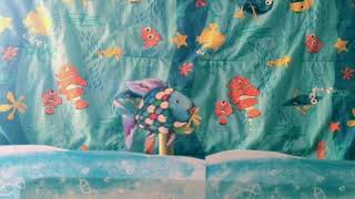 Petit poisson et grosse baleine