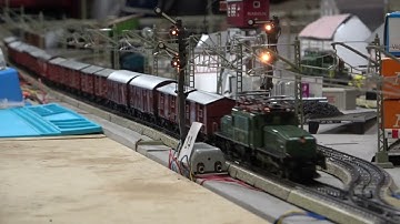 Märklin 3356 (SBB Crocodile) with mixed FS/DB freght train