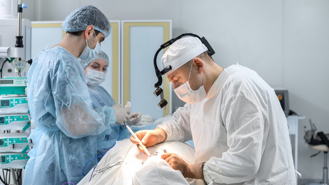 Новый метод удаления опухоли щитовидной железы применили врачи в Москве