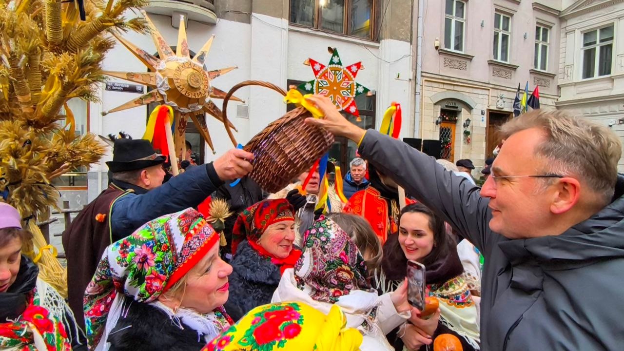 Львів Різдво 2025: колядники і звіздарі на фестивалі Нова радість стала Lviv Chrisrmas