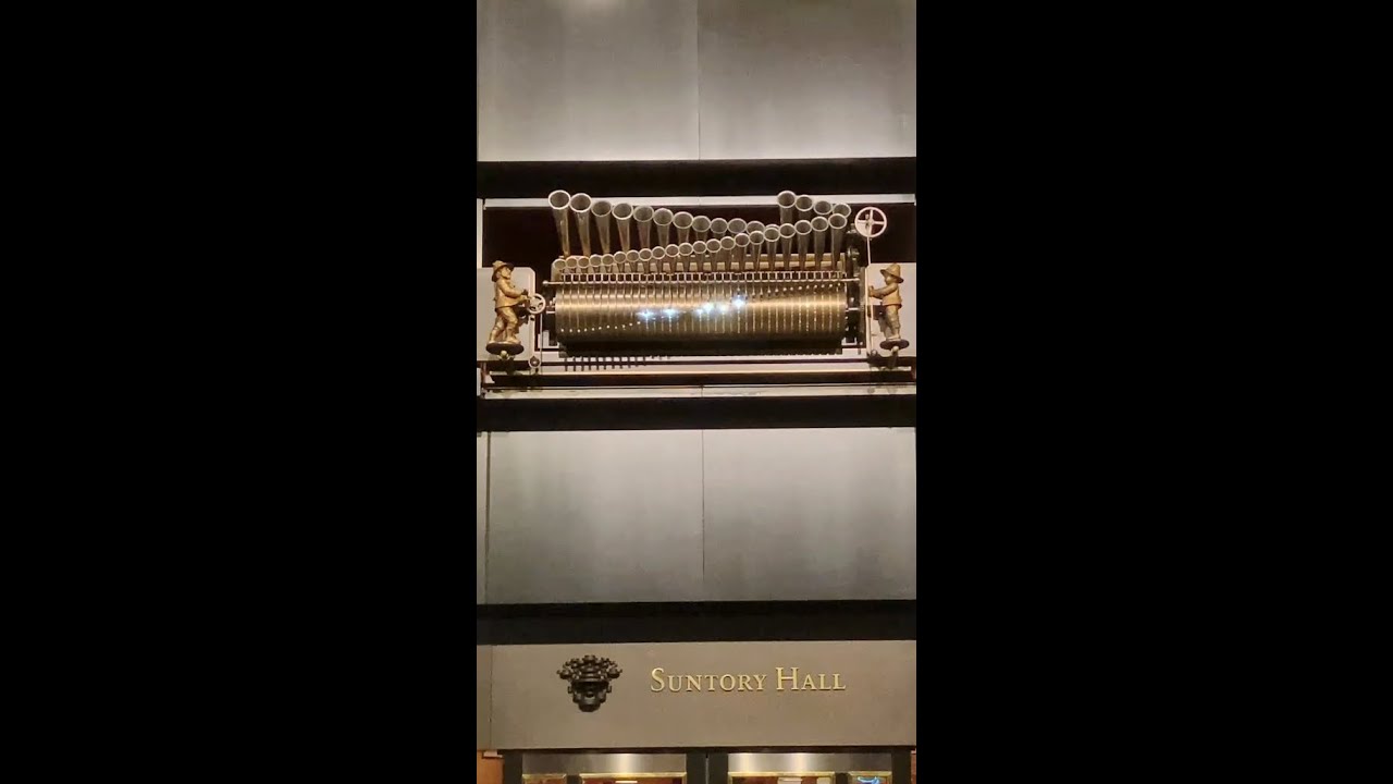 Mechanical organ music informing the doors open of the Suntory Hall (26 November 2022)