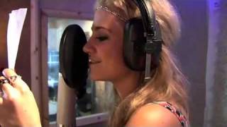 Pixie Lott recording "Mama Do" in Simlish
