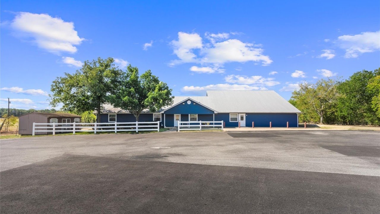 989 Old Mcdade RD, Elgin, TX 78621