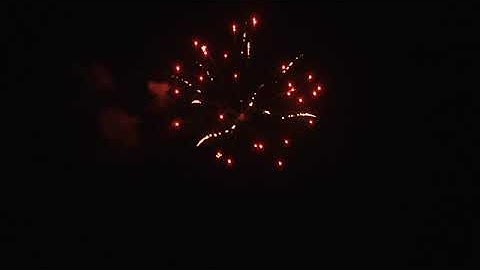 BEAUTIFUL RED CROSSETTE EFFECT FIREWORK SHELL