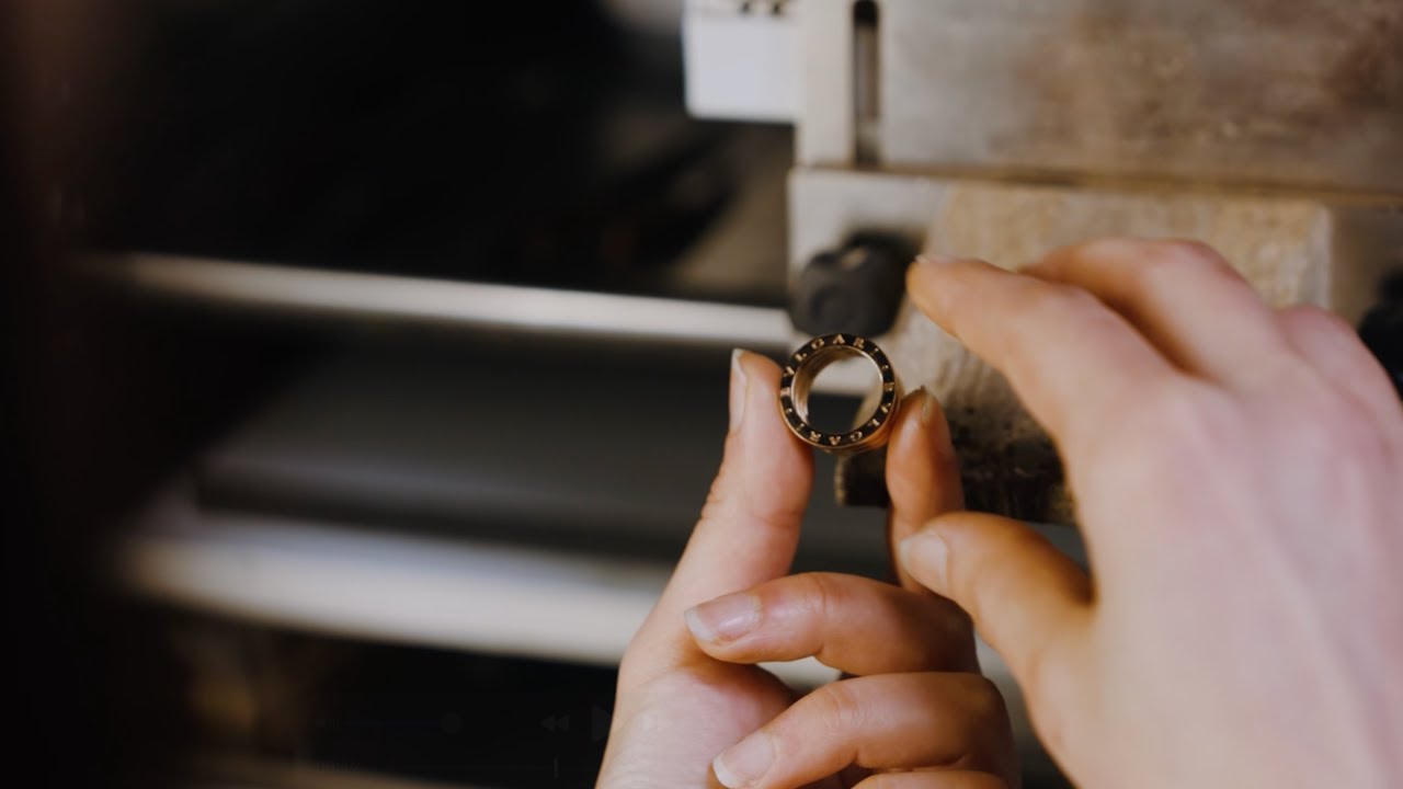 アート・デザイン・音楽 BVLGARI MONETECOLLECTION Celebrating130y B.zero1 Artsmanship | Bvlgari's Eternally Iconic - YouTube
