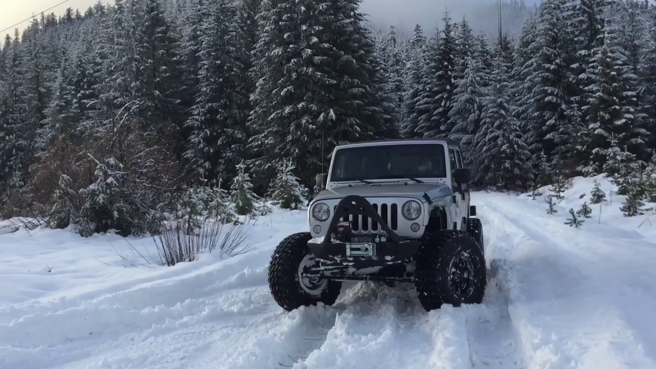 Jeep on snow - YouTube