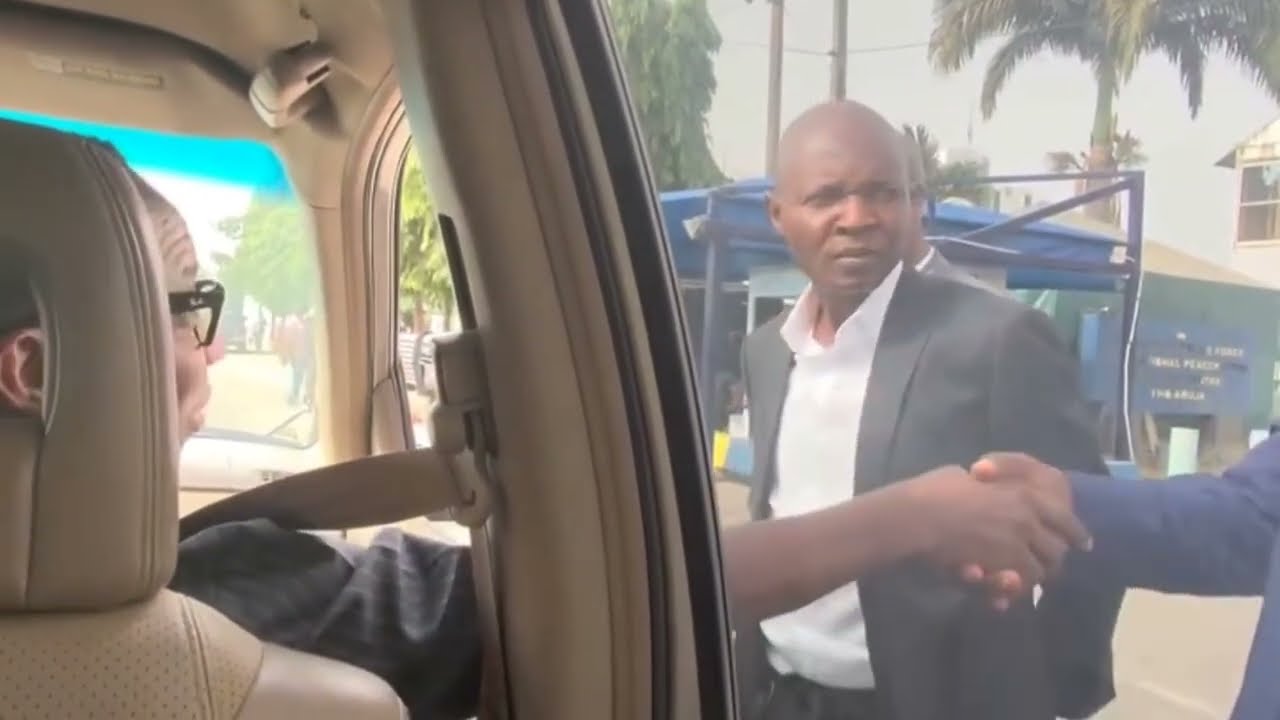 SOWORE stops by the Ng Police Force HQ to Bade illegal IGP Kayode Egbetokun GOODBYE