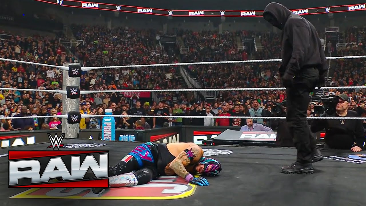 Таинственный Человек АТАКУЕТ Рея Мистерио Жестоким Ударом на WWE Raw!