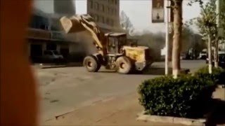 Front loader Bulldozer street Fight in China