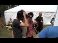 Capture de la vidéo 99X - Yeah, Yeah, Yeahs Interviewed By Triumph The Insult Comic Dog