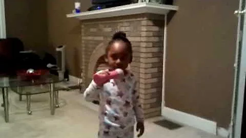 3 year old Kyla Nichol singing justin bieber " Bab...
