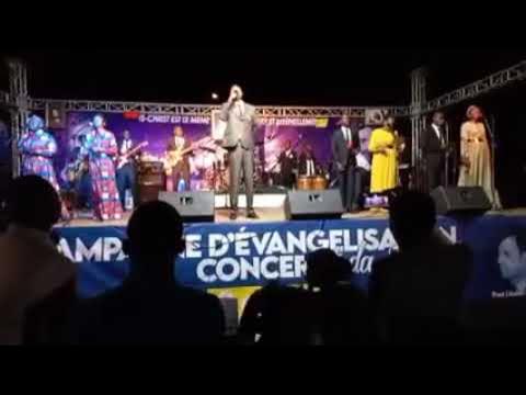 PAST SYLVAIN AKOUALA MET DU FEU AU CONCERT TODA RABA 2 À POINTE-NOIRE (CONGO BRAZZAVILLE)