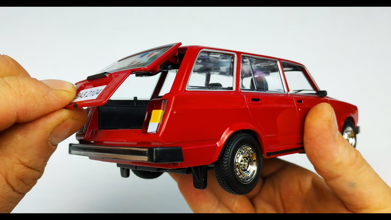 Моделька машины ВАЗ 2104 масштаб 1/24 Автопанорама свет и звук ...