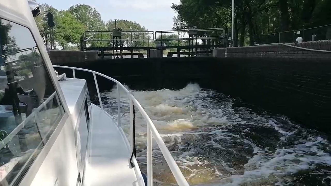 Even een beeld van het kolkende water in de sluis