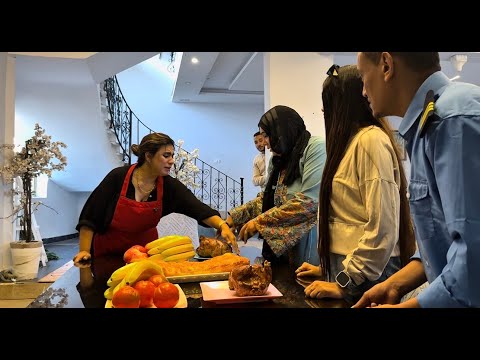 عزم الشغاله وفرد الامن استخبى عشان يشوف زوجته هتعاملهم ازاى واتصدم فطلقها فورا