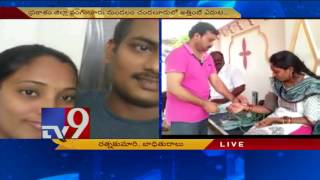 Woman abandoned by Husband, stages silent protest - TV9 screenshot 5