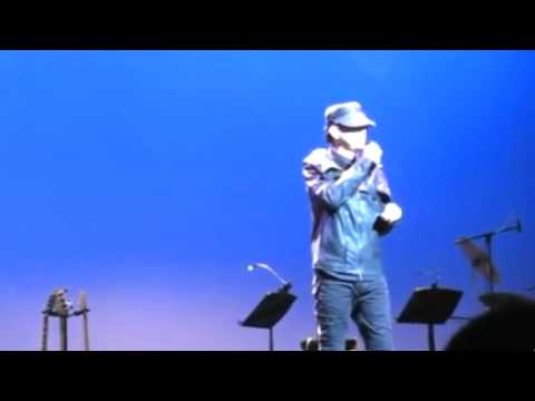 蔡楓華 「山中小故事」柴灣青年廣場迷你演唱會 21-10-2011.avi