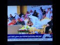 الشيخ محمد زايد لحظة اعطاء الماء للملك سلمان