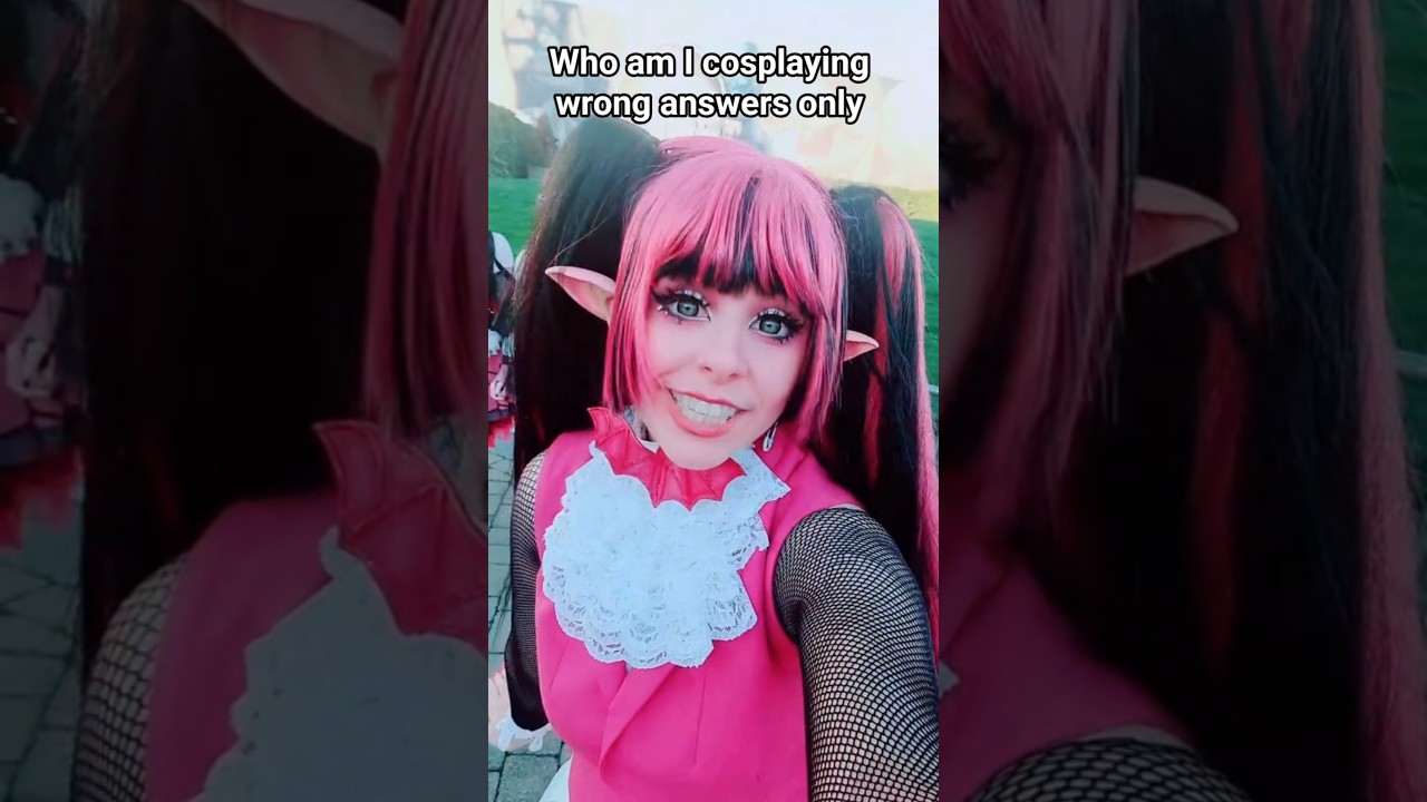 who dis? 🦇 #cosplay #comiccon #monsterhigh #draculaura #roblox #meme