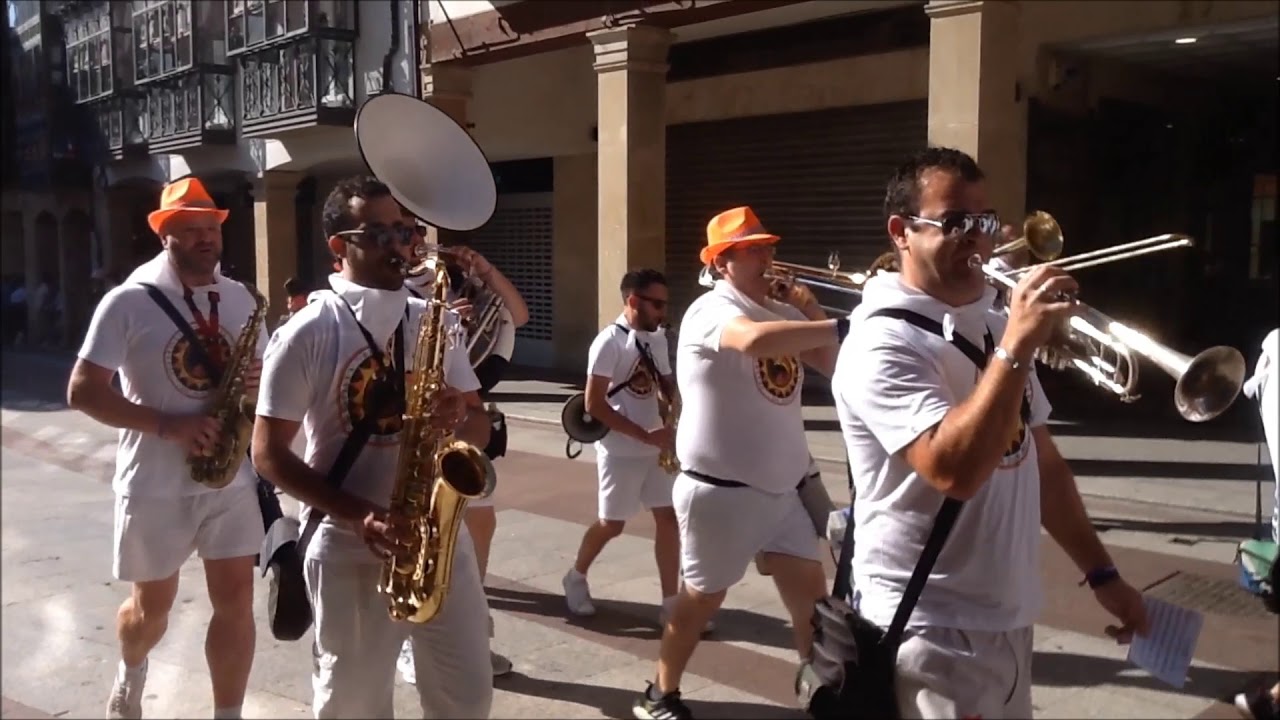 Viernes de Toros en Soria 2018: cuadrillas y peñas desfilando por El Collado