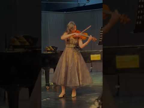 إنت ع مري العازفة دانا زعبي Violin Music كمان عزف انت عمري