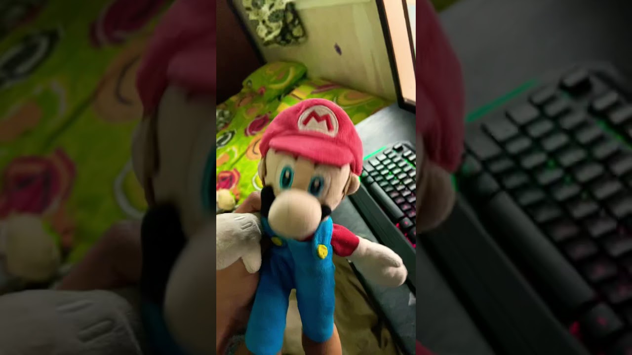 Bugha keyboard changes color!!