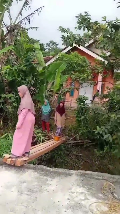 gotong royong warga saat pembangunan kubah mesjid #kabsumedang #shortvideo #solawat #pedesaan