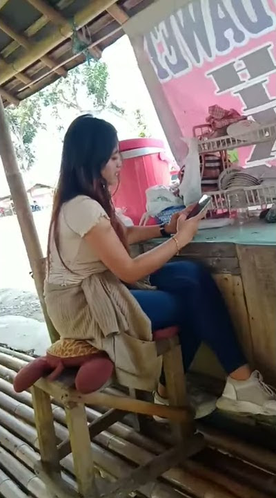 cewek cantik penjual nasi dan es tebu