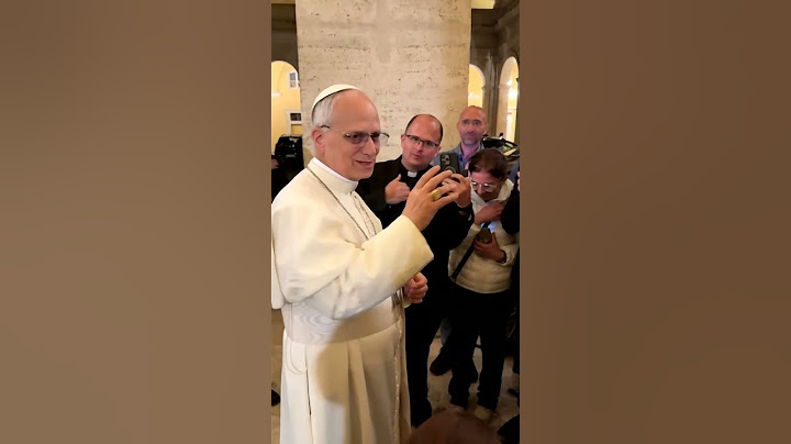 PAPA LEONE XIV DÀ IL SALUTO E LA BENEDIZIONE, POCHE ORE DOPO LA SUA ELEZIONE