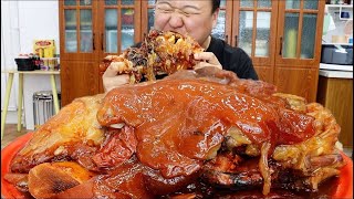 Four big cow hooves  A Qiang makes ”spicy marinated cow hooves” and soft glutinous Qbomb is really