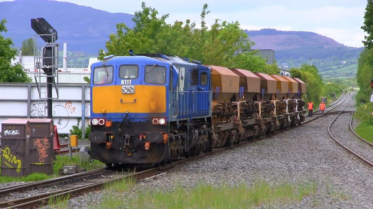 8111 on NIR ballaster duties @ Dundalk (3-6-2015)