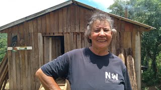 MULHER 67 ANOS VIVE ISOLADA SOZINHA NO MEIO DO MATO SEM LUZ - MEDICO ME DEU 2 MESES DE VIDA