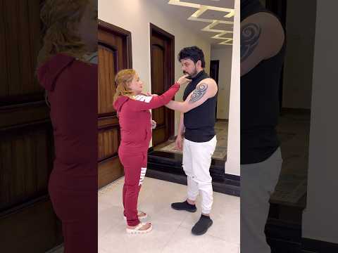 بزقت على ايدها وهربت