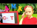 Nastya apprend à écrire des mots correctement, défi d'orthographe pour les enfants