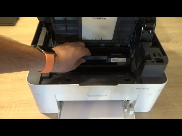 Replacing the Toner Cartridge HP Laser 135a / 135w / 135r - Toner W1106AA  106A - YouTube