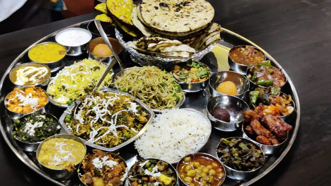 Banaras ki pheli sabse badi thali bambam saffron restaurant 
