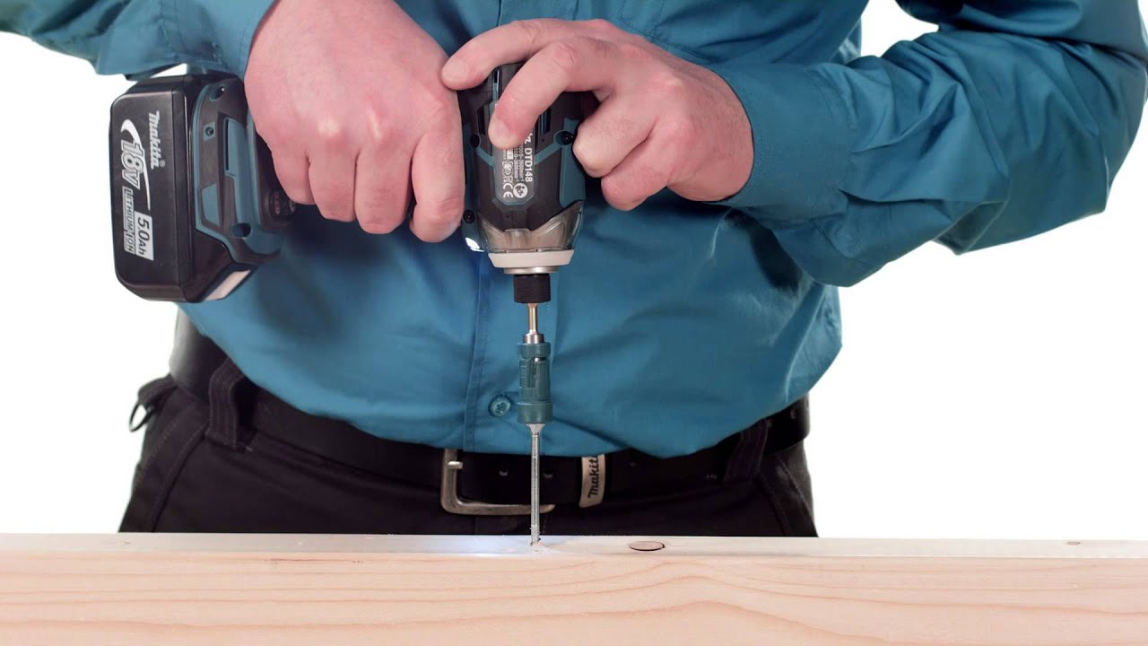 Een slagschroevendraaier met een BLmotor. YouTube